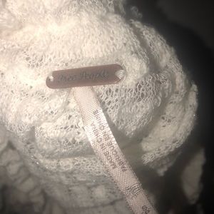 FREE PEOPLE OFF THE SHOULDERS TOP!